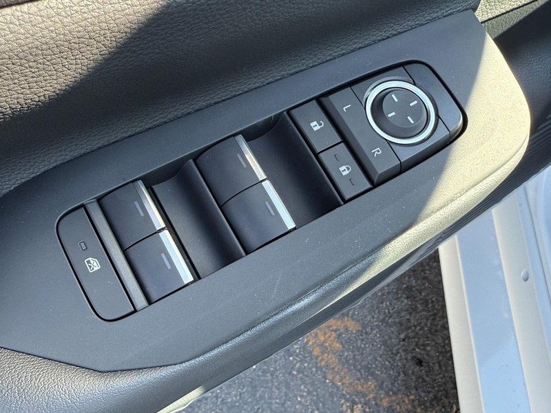 Toyota Prius Plug-In Hybrid Vehicle Image 10