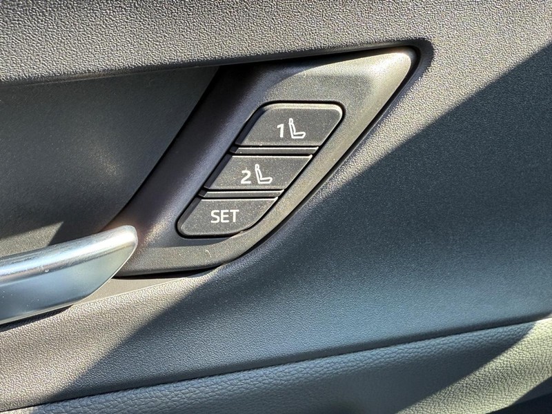 Toyota Prius Plug-In Hybrid Vehicle Image 11