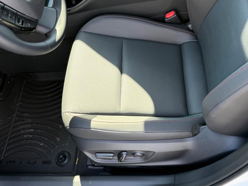 Toyota Prius Plug-In Hybrid Vehicle Image 12