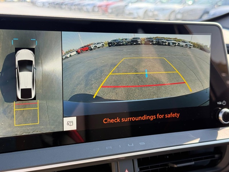 Toyota Prius Plug-In Hybrid Vehicle Image 16