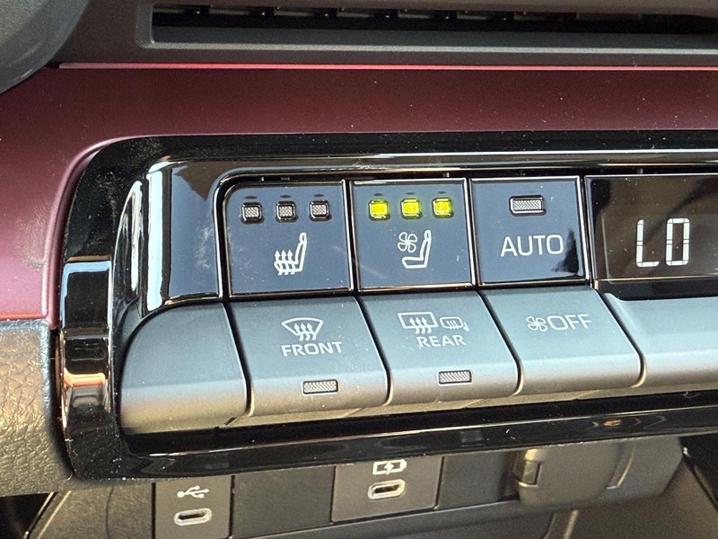 Toyota Prius Plug-In Hybrid Vehicle Image 17