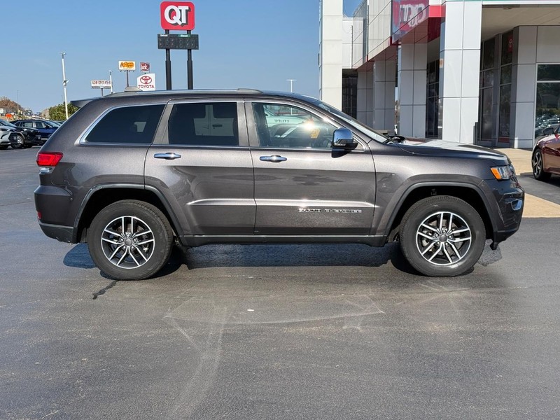 Jeep Grand Cherokee Vehicle Image 2