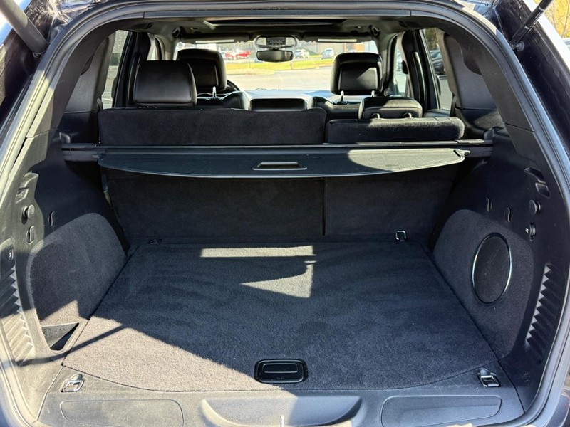 Jeep Grand Cherokee Vehicle Image 4