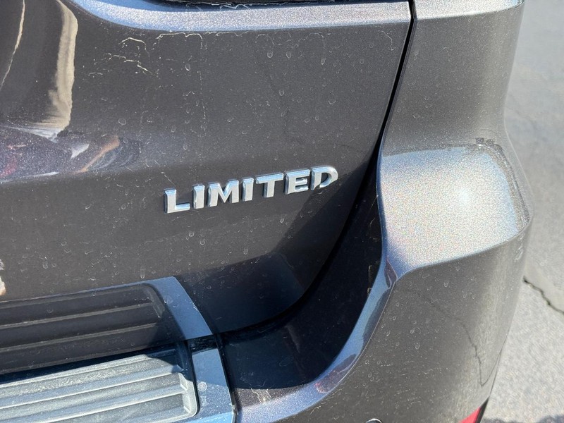 Jeep Grand Cherokee Vehicle Image 6