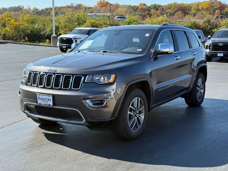Jeep Grand Cherokee Vehicle Image 9