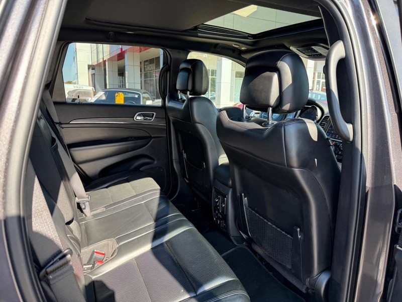 Jeep Grand Cherokee Vehicle Image 11