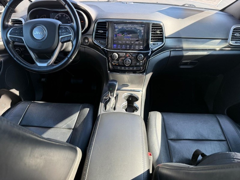 Jeep Grand Cherokee Vehicle Image 12