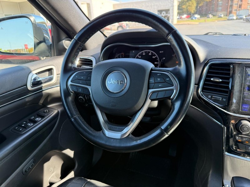 Jeep Grand Cherokee Vehicle Image 13