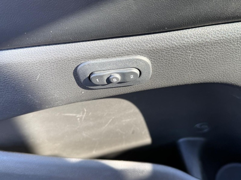 Jeep Grand Cherokee Vehicle Image 16