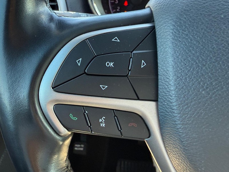 Jeep Grand Cherokee Vehicle Image 18