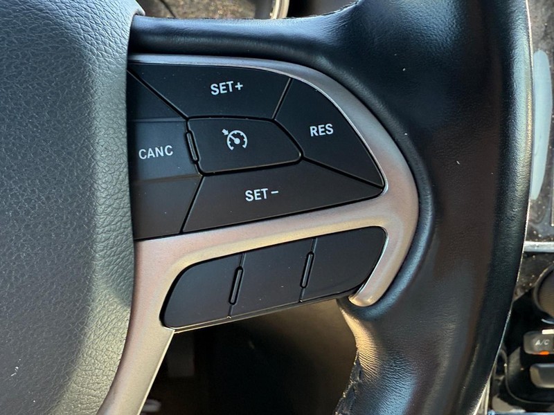 Jeep Grand Cherokee Vehicle Image 19