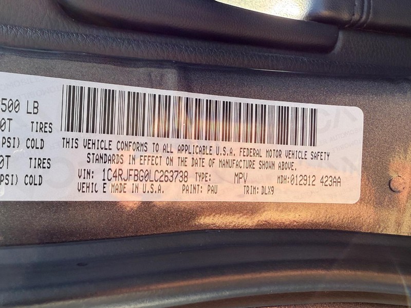 Jeep Grand Cherokee Vehicle Image 23