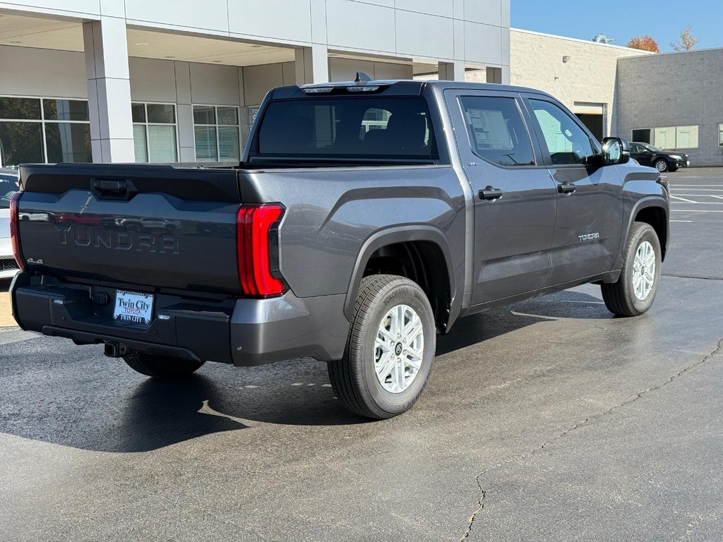 Toyota Tundra 4WD Vehicle Image 3