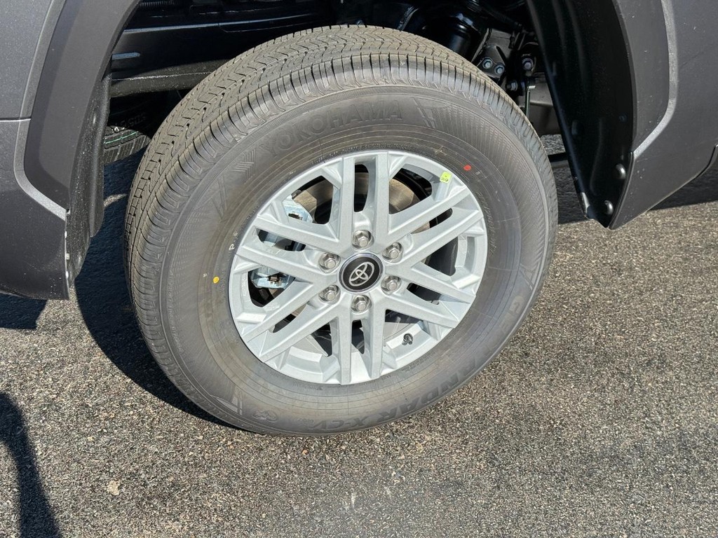 Toyota Tundra 4WD Vehicle Image 5