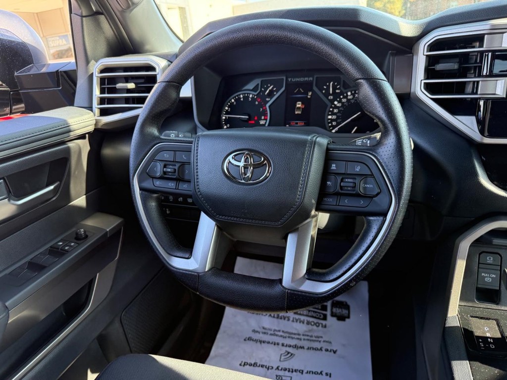 Toyota Tundra 4WD Vehicle Image 8