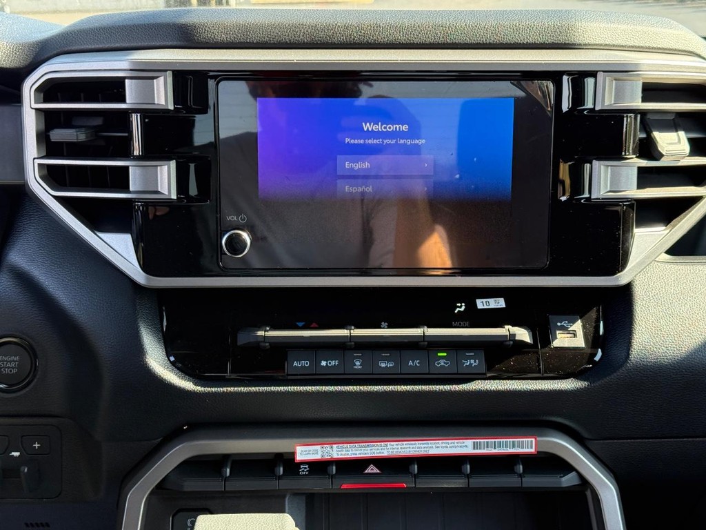 Toyota Tundra 4WD Vehicle Image 9