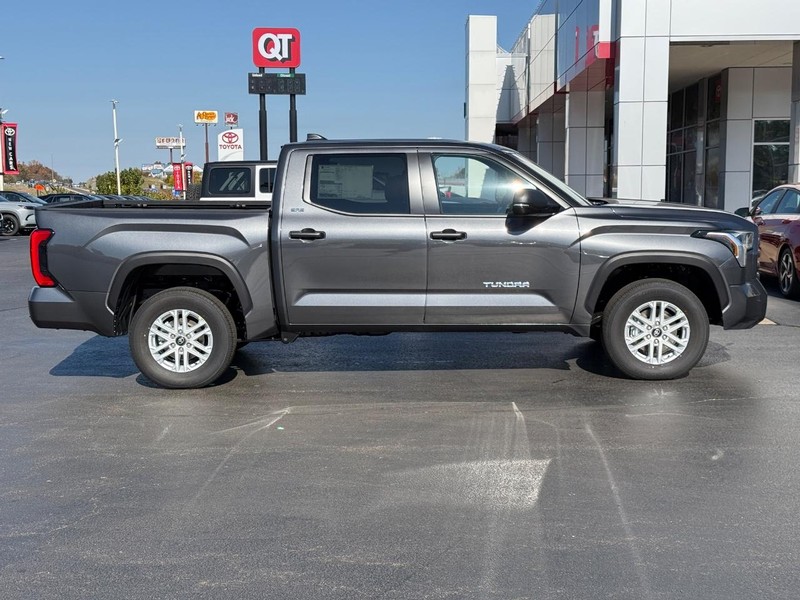 Toyota Tundra 4WD Vehicle Image 2