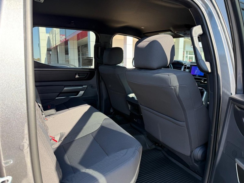 Toyota Tundra 4WD Vehicle Image 6
