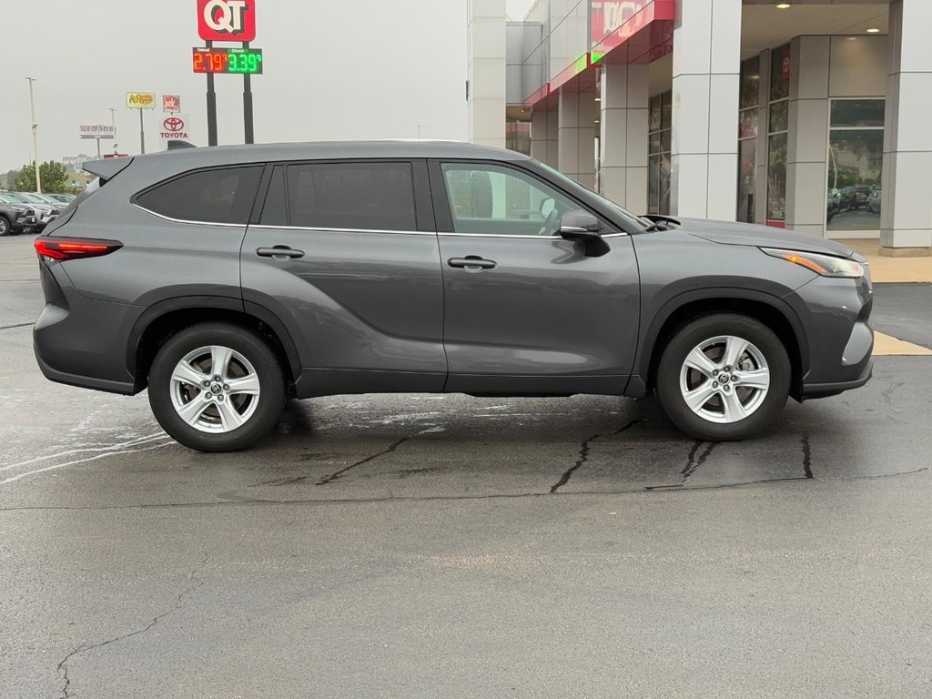 Toyota Highlander Vehicle Image 2