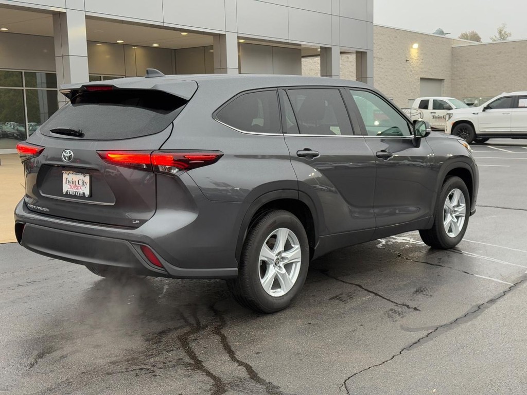 Toyota Highlander Vehicle Image 3