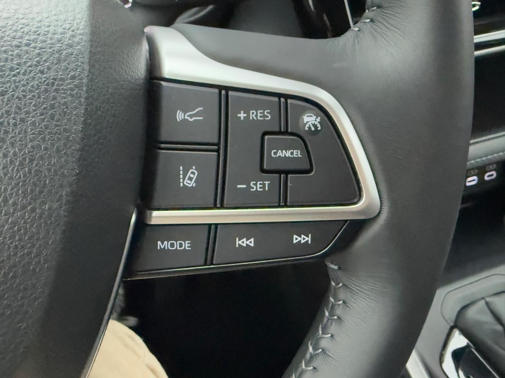 Toyota Highlander Vehicle Image 18