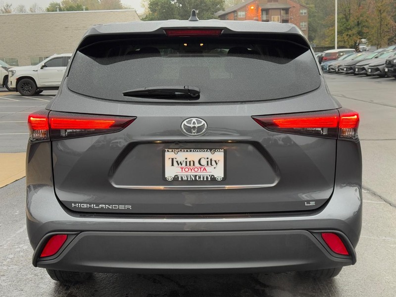 Toyota Highlander Vehicle Image 5