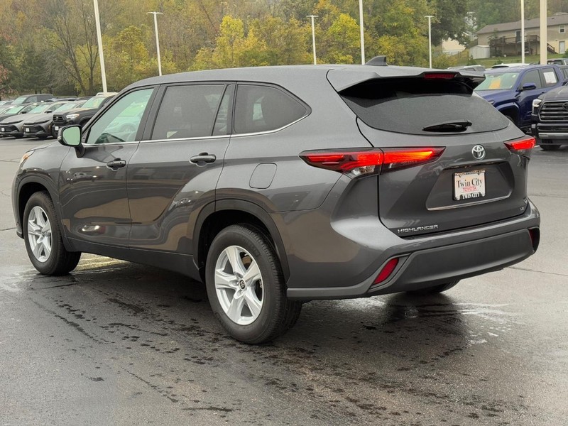 Toyota Highlander Vehicle Image 6