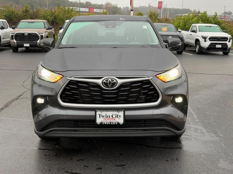 Toyota Highlander Vehicle Image 9