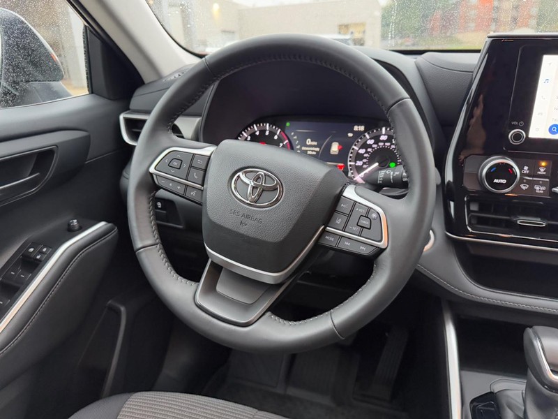 Toyota Highlander Vehicle Image 13