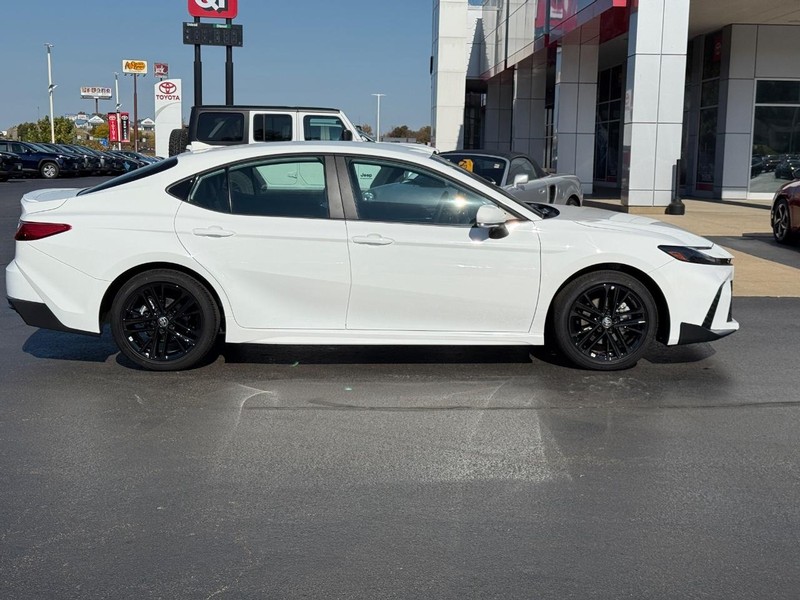 Toyota Camry Vehicle Image 2