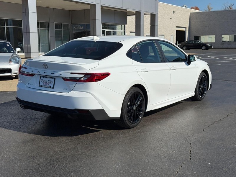 Toyota Camry Vehicle Image 3