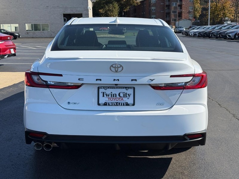 Toyota Camry Vehicle Image 5