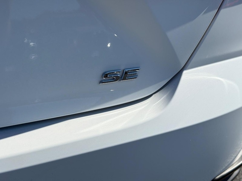 Toyota Camry Vehicle Image 6