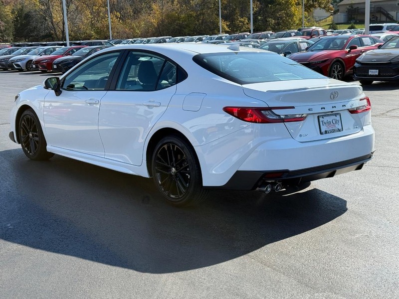 Toyota Camry Vehicle Image 7