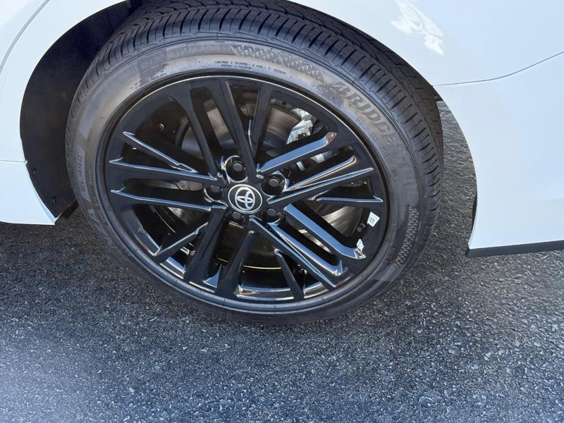 Toyota Camry Vehicle Image 8