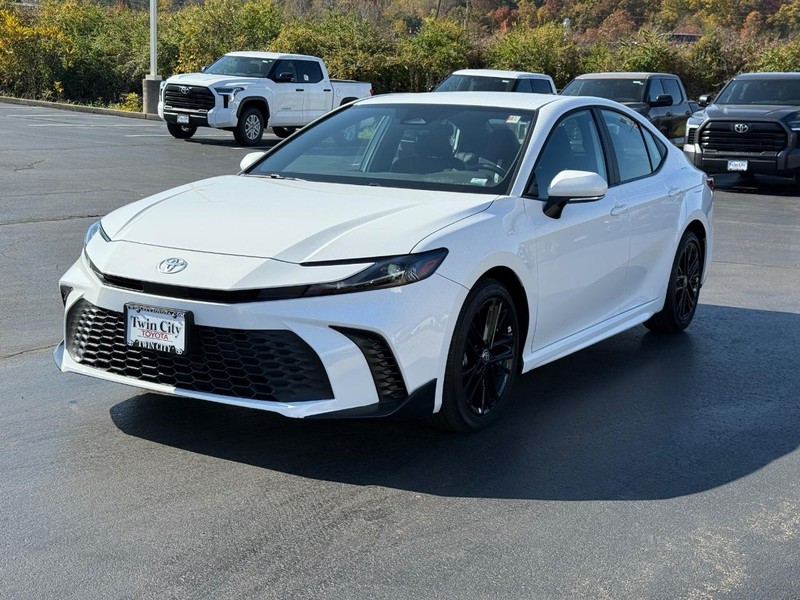 Toyota Camry Vehicle Image 9