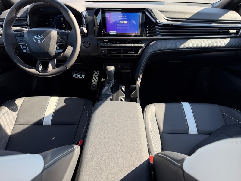 Toyota Camry Vehicle Image 12