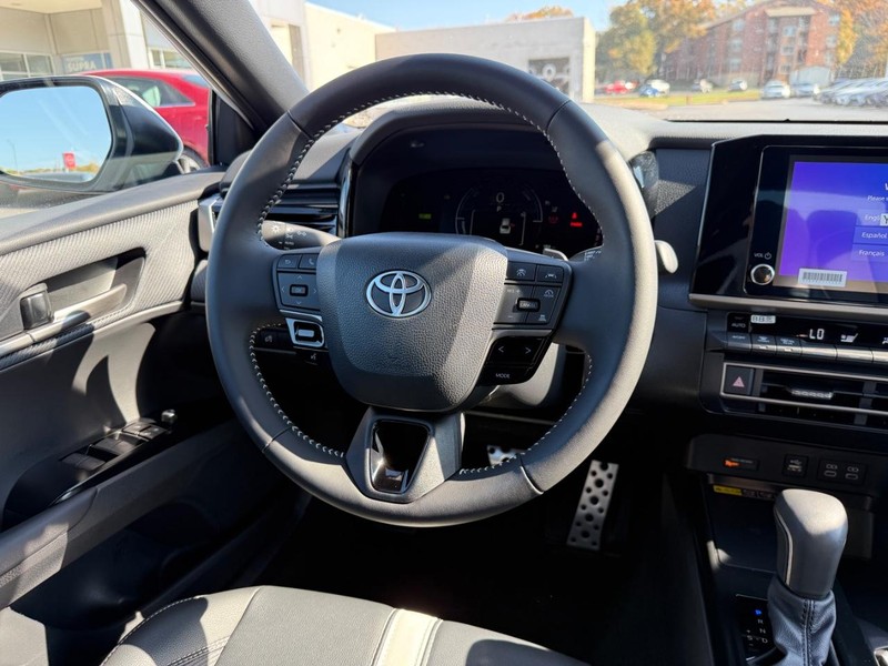 Toyota Camry Vehicle Image 13