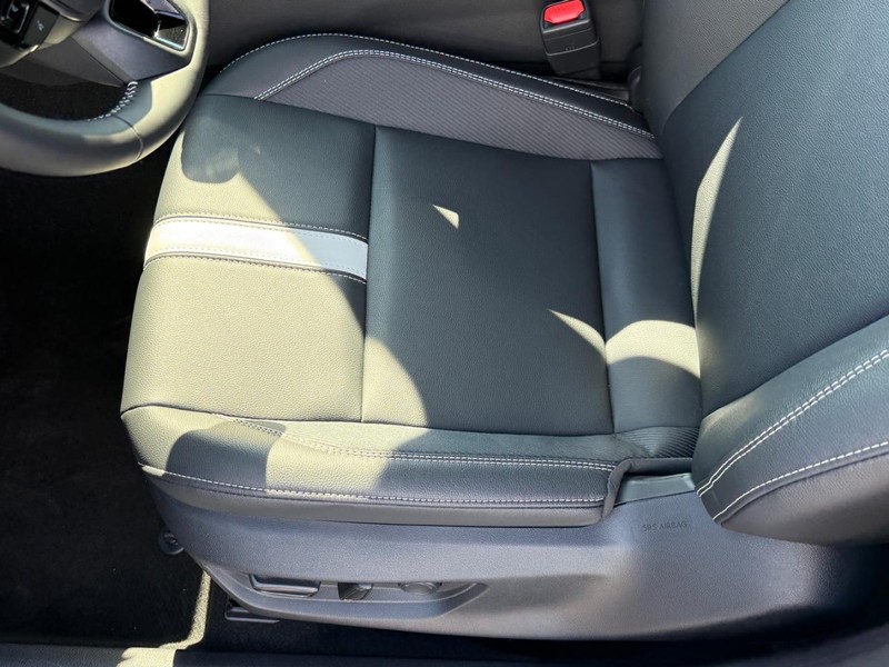 Toyota Camry Vehicle Image 16