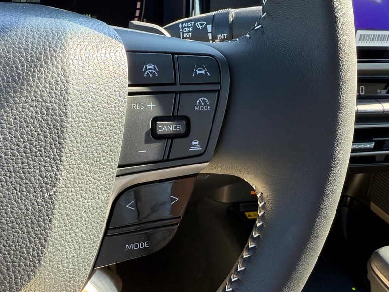 Toyota Camry Vehicle Image 18