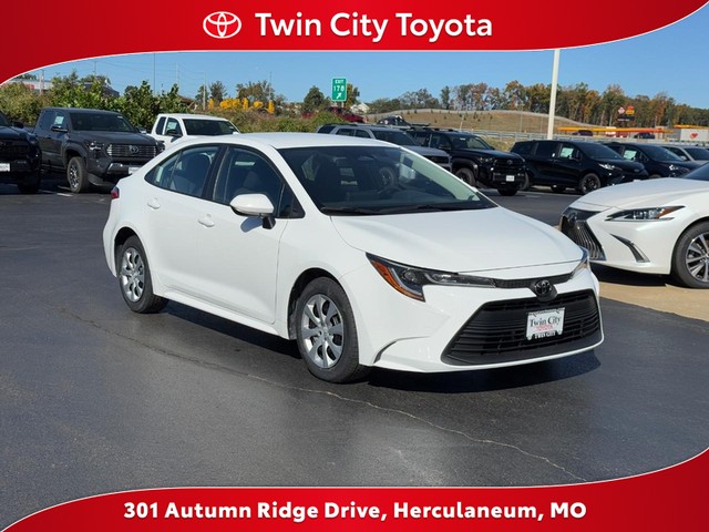 2024 Toyota Corolla LE's photo