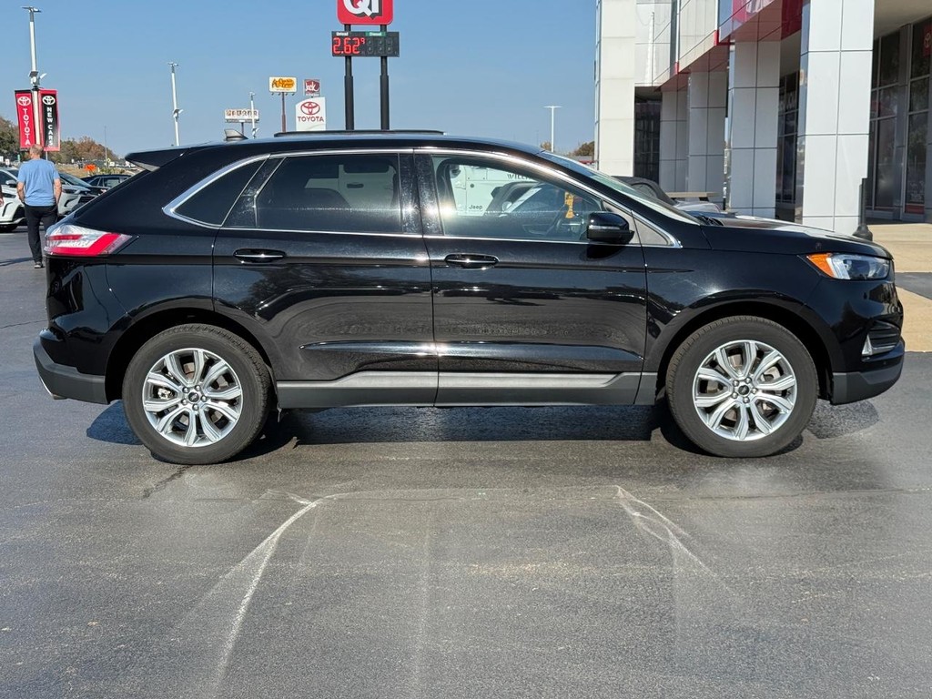 Ford Edge Vehicle Full-screen Gallery Image 02