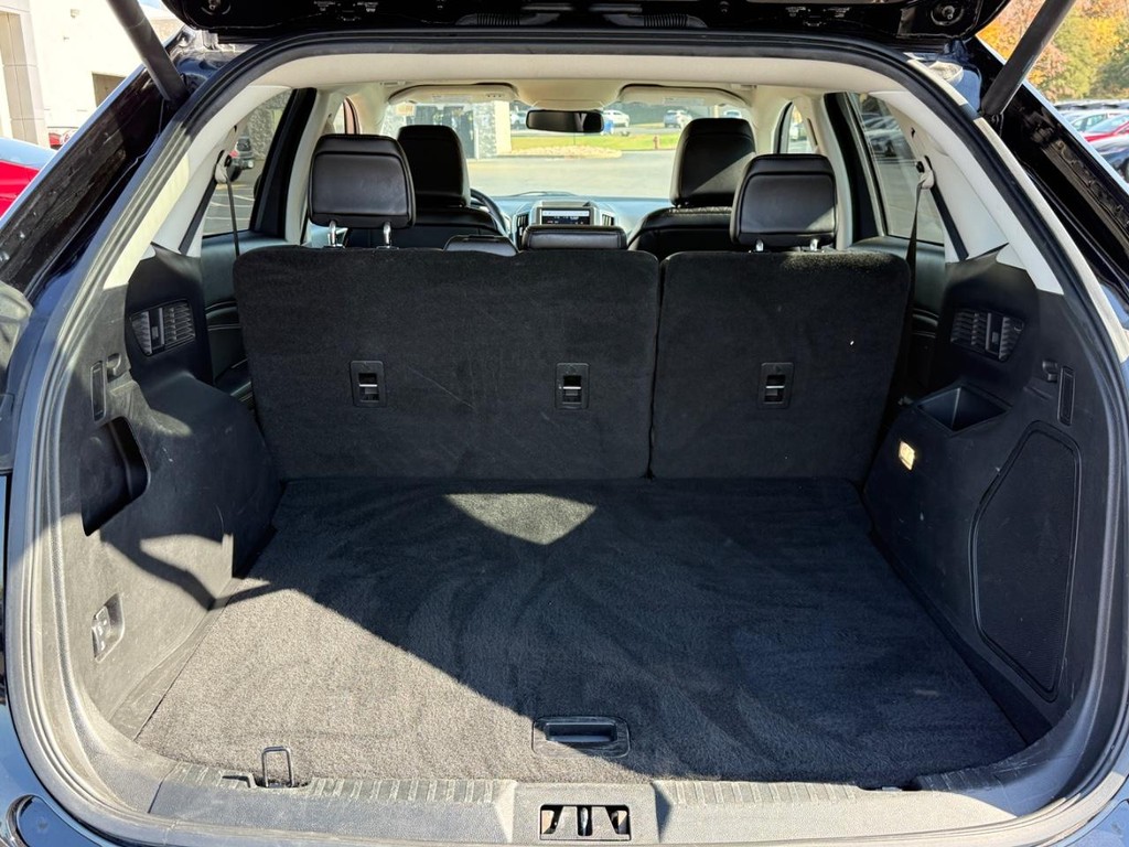 Ford Edge Vehicle Full-screen Gallery Image 04