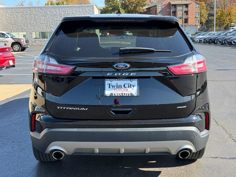 Ford Edge Vehicle Full-screen Gallery Image 05