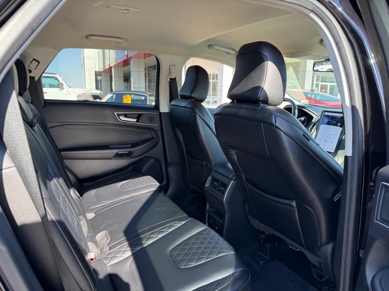 Ford Edge Vehicle Full-screen Gallery Image 11