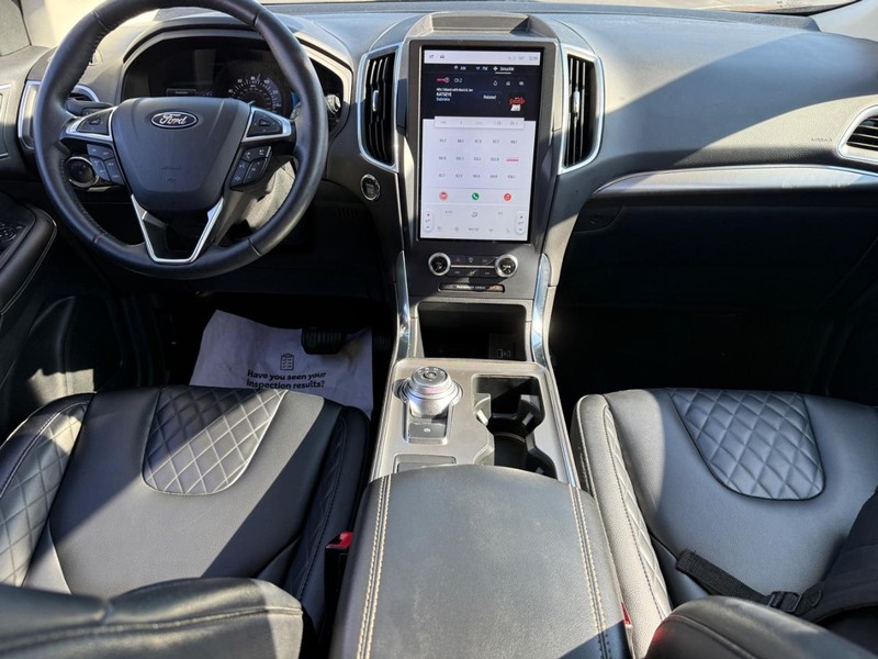 Ford Edge Vehicle Full-screen Gallery Image 12