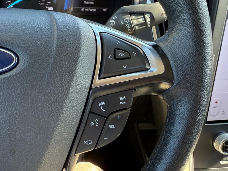 Ford Edge Vehicle Full-screen Gallery Image 19