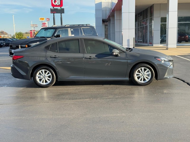 Toyota Camry Vehicle Image 2