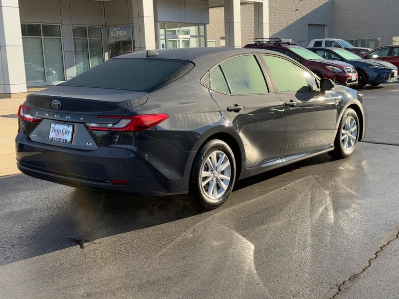Toyota Camry Vehicle Image 3