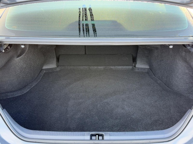 Toyota Camry Vehicle Image 4